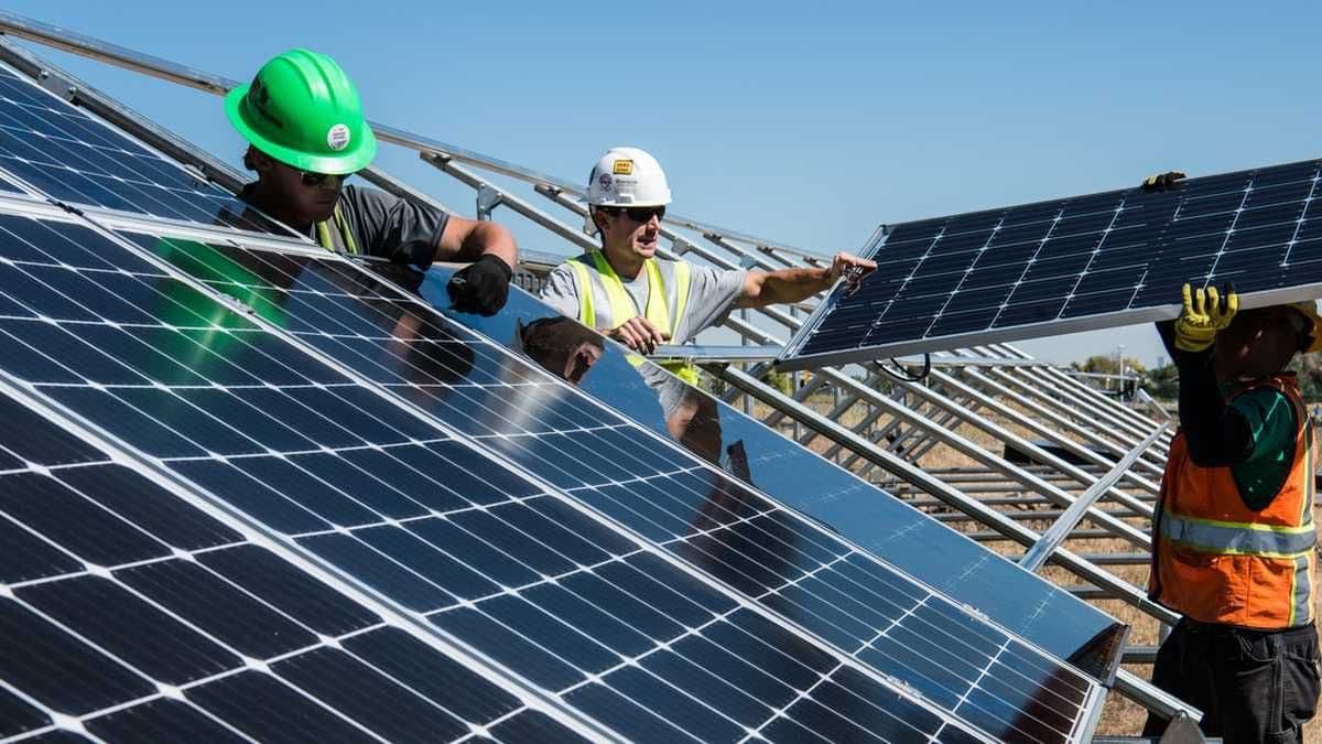 ¿Quieres instalar paneles solares en tu hogar o empresa, pero no sabes por dónde empezar? ¡Aquí te contamos!
